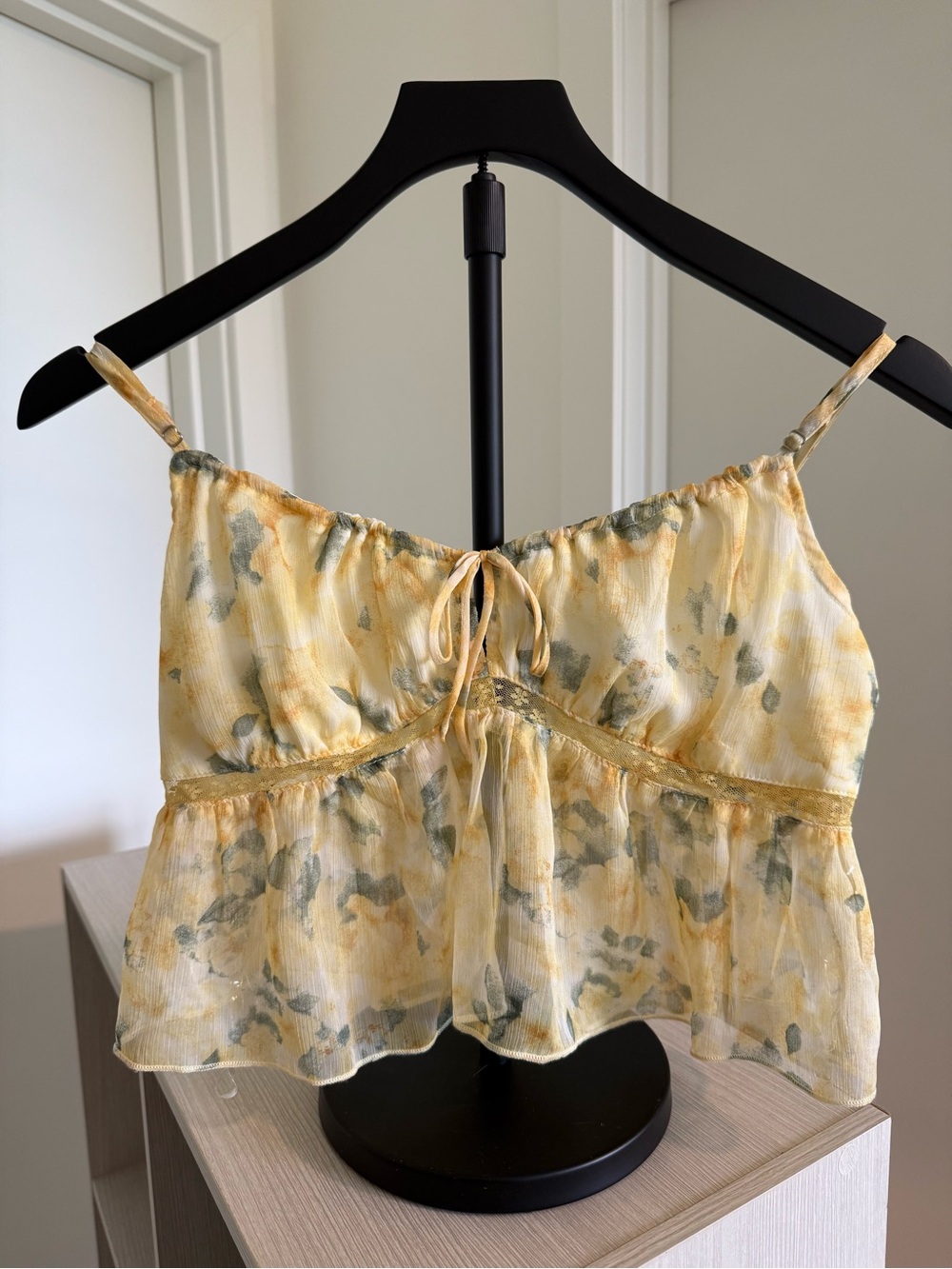 RSQ Yellow Floral Tie-Front Spaghetti Strap Crop Tank, Size Small